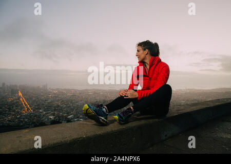 Runner auf der Spitze der Twin Peaks Stockfoto