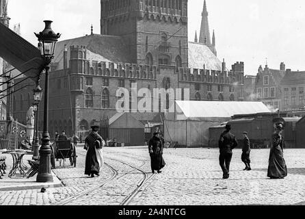 Brügge Belgien 1907 Glockenturm oder Glockenturm von Brügge, Grote Markt, Belgien Stockfoto