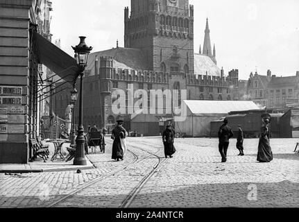 Brügge Belgien 1907 Glockenturm oder Glockenturm von Brügge, Grote Markt, Belgien Stockfoto