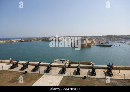 Eine allgemeine Ansicht der drei Städte aus Der ehrenkompanie Batterie auf Valletta, auf der Insel Malta Stockfoto