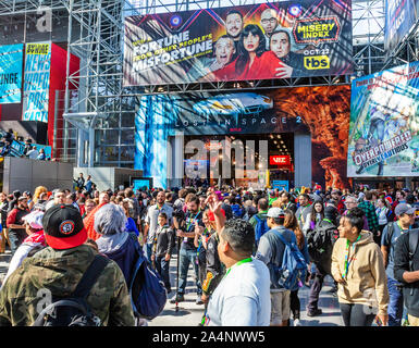 Besucher und Fans nehmen an der New York Comic Con Comic-, Film- und Übereinkommen. Stockfoto