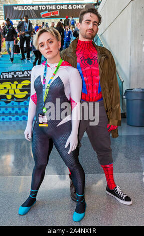 Besucher und Fans nehmen an der New York Comic Con Comic-, Film- und Übereinkommen. Stockfoto