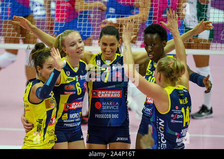 Esultanza Conegliano mit Monica De Gennaro, Jennifer Geerties, Raphaela Folie, Paola Egonu und Joanna Wolosz während undefiniert, Treviso, Italien, 12 Oc Stockfoto