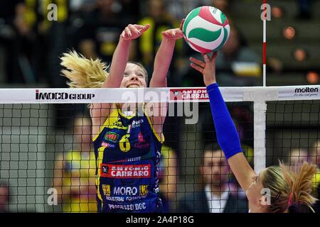 Muro von Jennifer Geerties, Conegliano, während undefiniert, Treviso, Italien, 12 Okt 2019, Volleyball Volleyball italienische Serie A 1 Frauen Meisterschaft Stockfoto