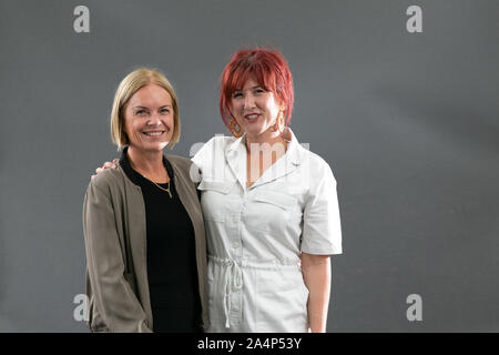 Edinburgh, Schottland, Großbritannien, 21. Aug 2019. Abgebildet auf dem Edinburgh Book Festival, L-R, Mariella Frostrup, Lois Pryce Stockfoto