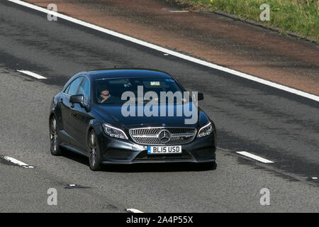 2015 Mercedes-Benz CLS 220 BLUETEC AMG-Linie A. Die Fahrt auf der Autobahn M6 in der Nähe von Preston in Lancashire, Großbritannien Stockfoto