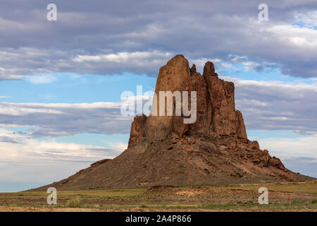 Landschaftlich reizvolle Landschaft von New Mexico mit vulkanischer Felsformation in der Wüste Stockfoto