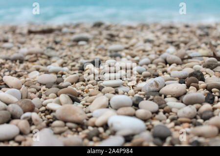 Kleine Cairn auf einem Strand Stockfoto