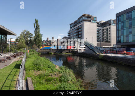 EMR Intercity 125 Klasse 43 power Auto der Überquerung des Flusses am Lincoln während zu LNER Stockfoto