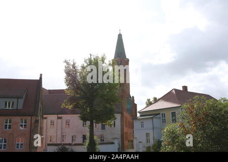 Blick auf den Dom St. Peter und Paul auf der Dominsel der Stadt Brandenburg an der Havel in Ostdeutschland Stockfoto