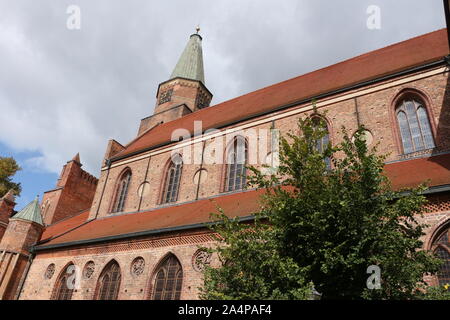 Blick auf den Dom St. Peter und Paul auf der Dominsel der Stadt Brandenburg an der Havel in Ostdeutschland Stockfoto