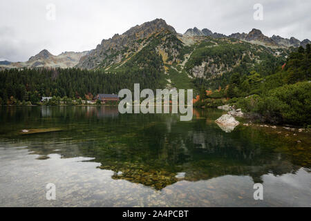 Berg See popradske Pleso in der hohen Tatra in der Slowakei Stockfoto
