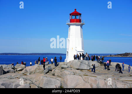 PEGGY'S COVE, Kanada - 6 Oct 2019 - Ansicht der Peggy Point Lighthouse, in Peggy's Cove liegt außerhalb von Halifax, die Hauptstadt der kanadischen Provinz o Stockfoto