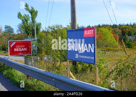 NOVA SCOTIA, Kanada - 6 Oct 2019 - Blick auf politische Zeichen Werbung Kandidaten für den kanadischen Bundestagswahl am 21. Oktober 2019 zu nehmen. Stockfoto