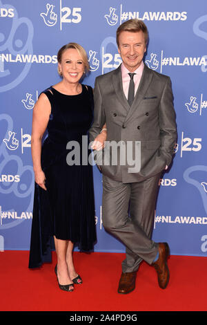 London, Großbritannien. 15 Okt, 2019. LONDON, GROSSBRITANNIEN. Oktober 15, 2019: Jayne Torvill und Christopher Dean an der Nationalen Lotterie Awards 2019, London. Bild: Steve Vas/Featureflash Credit: Paul Smith/Alamy leben Nachrichten Stockfoto