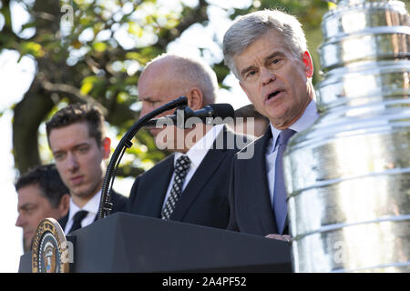 Washington, District of Columbia, USA. 15 Okt, 2019. Eigentümer der St. Louis Blues Tom Stillman spricht während einer Veranstaltung vom Präsidenten der Vereinigten Staaten Donald J. Trumpf, wo er die 2019 Stanley Cup Champions im Weißen Haus in Washington, DC, USA am Dienstag, Oktober 15, 2019 geehrt gehostet werden. Credit: Stefani Reynolds/CNP/ZUMA Draht/Alamy leben Nachrichten Stockfoto