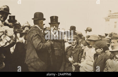 Theodore Roosevelt, stehend in Masse während der Kampagne für US-Präsidenten, Nevada, USA, Fotografie von Moore & Stein, Juni 1912 Stockfoto