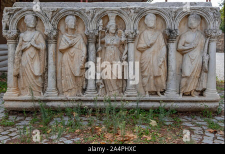 Aphrodisias (afrodisias), antike Stadt in Caria, Karacasu, Aydin, Türkei. Alte Götter Relief am Grab. Aphrodisias wurde nach Aphrodite, die griechische Bezeichnung Stockfoto