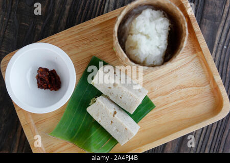 Thailändisch, Vietnamesisch Wurst aus Schweinefleisch mit red hot chili Dip und klebriger Reis Stockfoto