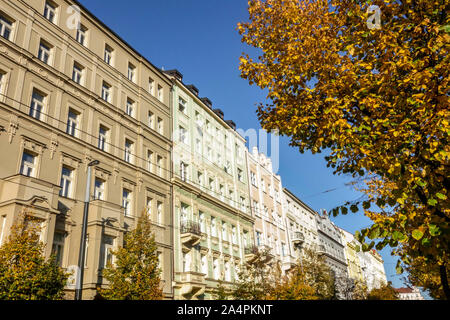 Wohnhäuser auf vinohradska Trida Straße Vinohrady in Prag in der Tschechischen Republik Stockfoto