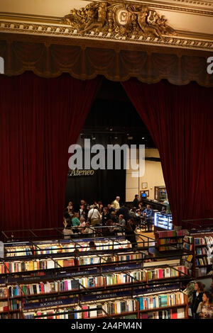 Innenräume der Ateneo Grand Splendid Buchhandlung, Recoleta, Buenos Aires, Argentinien. Stockfoto