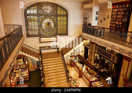 Innenräume der historischen "Puro Verso' Bibliothek, in der alten Fass von Montevideo, Uruguay. Stockfoto