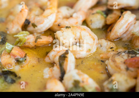 Shrimps Pfanne mit Petersilie gekocht Stockfoto