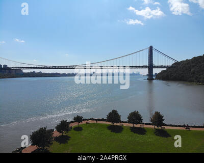 Luftaufnahme der George Washington Bridge in Fort Lee, NJ. George Washington Bridge ist eine Suspension Brücke über den Hudson River Anschluss von New Jersey nach Manhattan New York Stockfoto