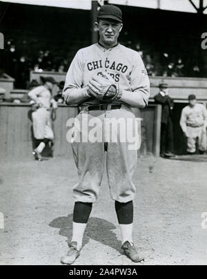 Vintage schwarz-weiß Foto von Hall of Fame Spieler Grover Cleveland Alexander mit den Chicago Cubs. Stockfoto