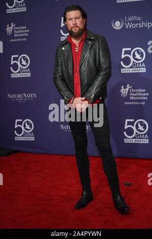 Nashville, Tennessee, USA. 15 Okt, 2019. Zach Williams Spaziergang auf dem roten Teppich bei der 50 GMA Dove Awards am Linbscome Universität in Nashville, Tennessee am 15. Oktober 2019. Credit: Marty Jean-Louis/Alamy leben Nachrichten Stockfoto