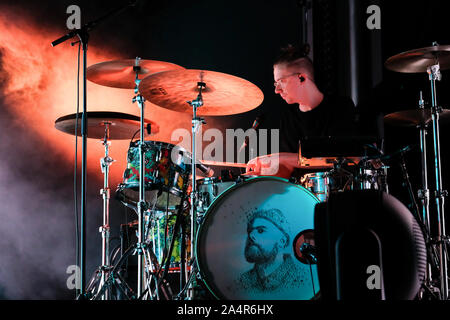 Torino, Italien. 15 Okt, 2019. Britische Musiker und Songwriter Tom Walker auf der Bühne des "Officine Grandi Riparazioni-OGR" in Turin (Foto von Bruno Brizzi/Pacific Press) Quelle: Pacific Press Agency/Alamy leben Nachrichten Stockfoto