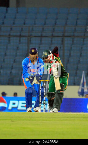 Mushfiqur Rahim aus Bangladesch Cricket Team Fledermäuse während das Eröffnungsspiel (Indien, Bangladesch) des ICC Cricket World Cup 2011, um Sher-e-Bangla National Stadium, Mirpur, am 19. Februar, 2011. Dhaka, Bangladesch. Stockfoto