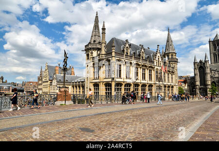 Gent, Belgien - 21. Juni 2019: Panoramablick auf das historische Zentrum von Gent mit alten Post Gebäude. Stockfoto