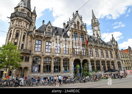 Gent, Belgien - 21. Juni 2019: Panoramablick auf das historische Zentrum von Gent mit alten Post Gebäude. Stockfoto