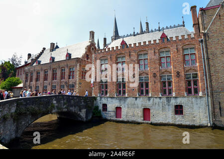Brügge, Belgien, 22. Juni 2019: Kanäle von Brügge. Stockfoto