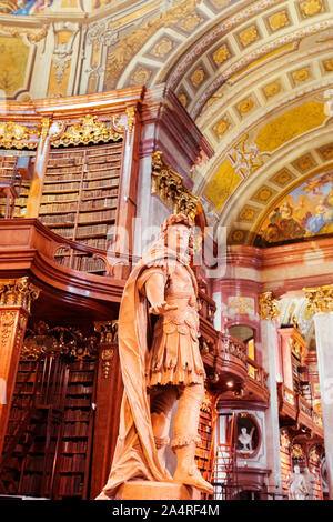 Das antike Interieur der Österreichischen Nationalbibliothek in Wien. Stockfoto