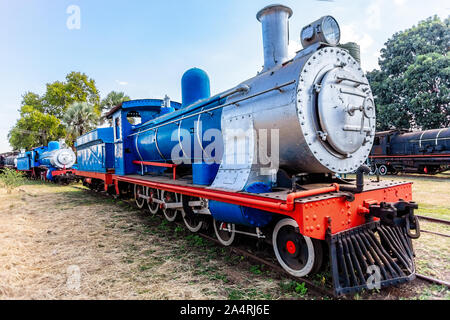 Alten retro Stahl lok Zug auf den Schienen in Livingstone, Sambia Stockfoto