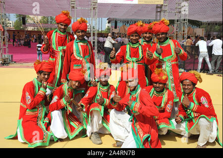 Mumbai, Maharashtra, Indien - Asien: eine Gruppe von elf Rajasthani Menschen sind im traditionellen Dress die Ureinwohner von Rajasthan, das Land der Könige. Stockfoto