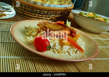 Cajun Heilbutt mit Praline Sauce über schmutzige Reis Stockfoto