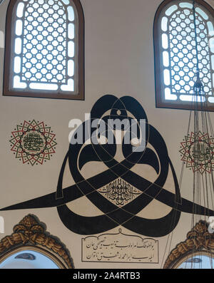 Detail der Spiegel - Schreiben Kalligraphie auf Wand, Große Moschee von Bursa, Türkei Stockfoto