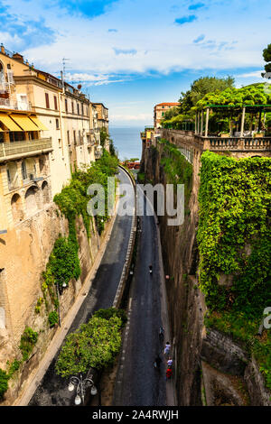 Die wunderschönen italienischen Stadt Sorrent in der Bucht von Neapel Stockfoto