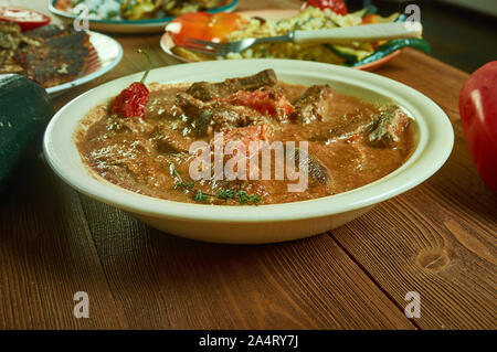 Der fergese Tiirana mit Rindfleisch, Leber, albanische nationale Gerichte Stockfoto