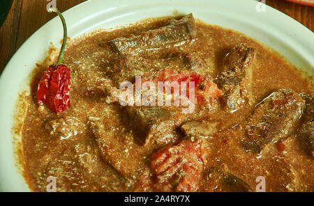 Der fergese Tiirana mit Rindfleisch, Leber, albanische nationale Gerichte Stockfoto