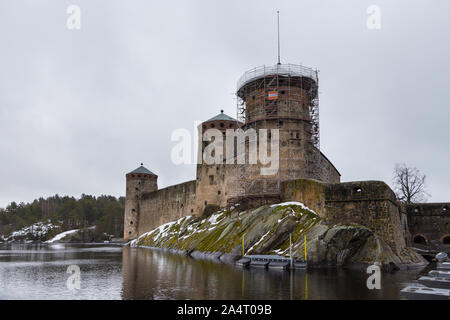 Savonlinna, Finnland - 03. März 2015: Blick auf die olavinlinna, die im 15. Jahrhundert drei - Turm Schloss, die Nördlichste mittelalterliche Festung aus Stein. Stockfoto