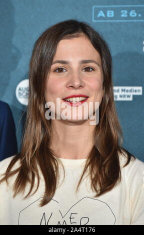 Köln, Deutschland. 14 Okt, 2019. Die Schauspielerin Aylin Tezel in Köln am 14.10.2019 kommt der Film '7500 zum Schirm" auf dem Filmfestival Köln, Internationales Festival für Film und Fernsehen. Credit: Horst Galuschka/dpa/Alamy leben Nachrichten Stockfoto