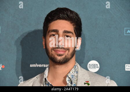 Köln, Deutschland. 14 Okt, 2019. Der Schauspieler Fit Hariky auf die Vorführung des Films "7500" auf dem Filmfestival Köln, Internationales Festival für Film und Fernsehen kommt. Credit: Horst Galuschka/dpa/Alamy leben Nachrichten Stockfoto
