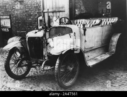 1912 Stoneleigh 12 PS bei einem Unfall beschädigt werden. Stockfoto