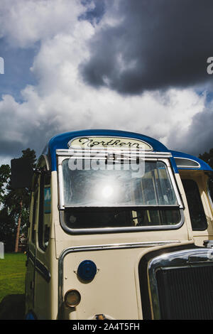 Klassischer Eindeck-Halbkabinenbus, Nottingham Transport Festival, Autokarna 2019, Wollaton Park, Nottingham, East Midlands, England Stockfoto