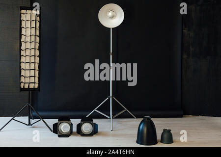 Photo Studio Zubehör Fotograf ist innen weiß Hintergrund Stockfoto