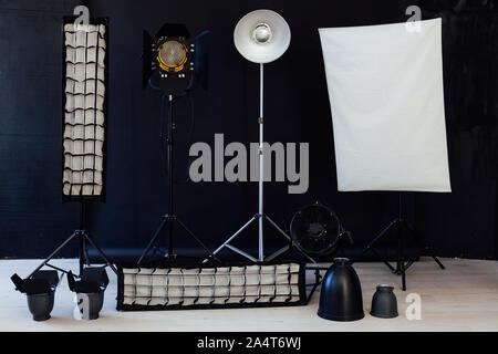 Photo Studio Zubehör Fotograf ist innen weiß Hintergrund Stockfoto